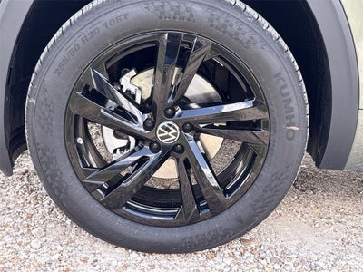 2026 Volkswagen Atlas Cross Sport 2.0T SEL R-Line Black