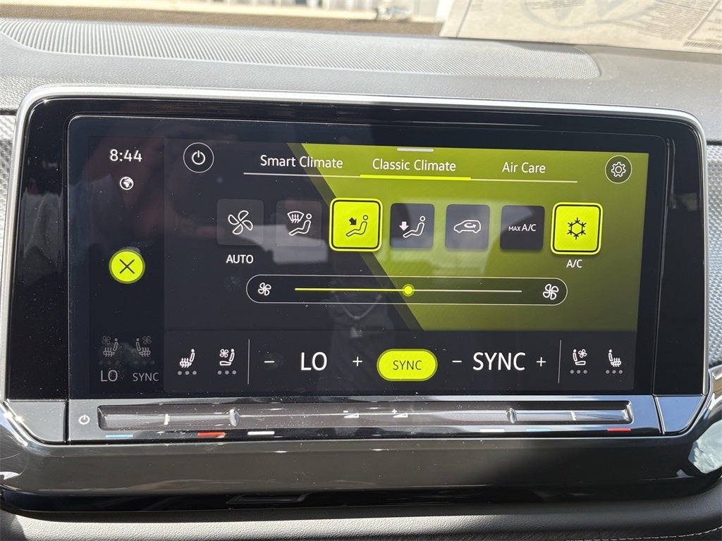 2026 Volkswagen Atlas Cross Sport 2.0T SEL R-Line Black