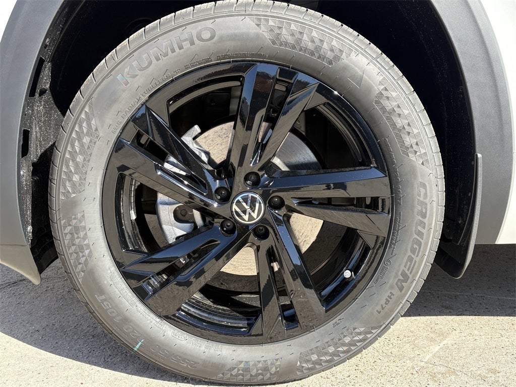 2026 Volkswagen Atlas Cross Sport 2.0T SEL R-Line Black