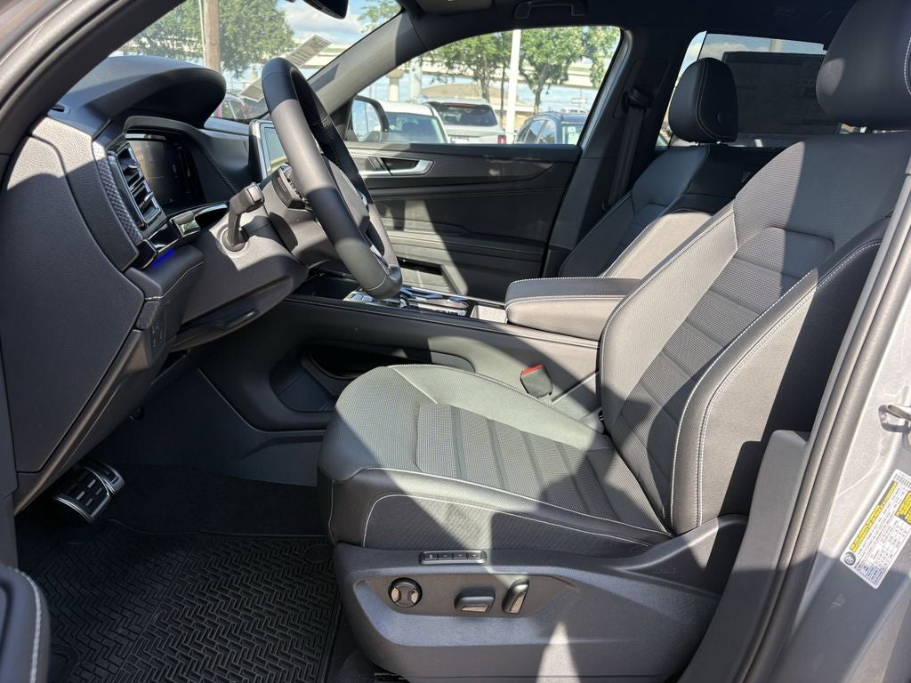 2026 Volkswagen Atlas Cross Sport 2.0T SEL R-Line Black