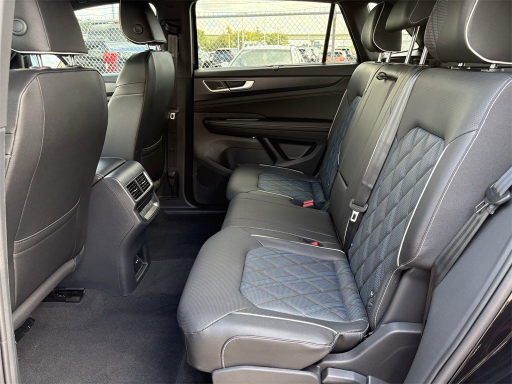 2026 Volkswagen Atlas Cross Sport 2.0T SEL Premium R-Line