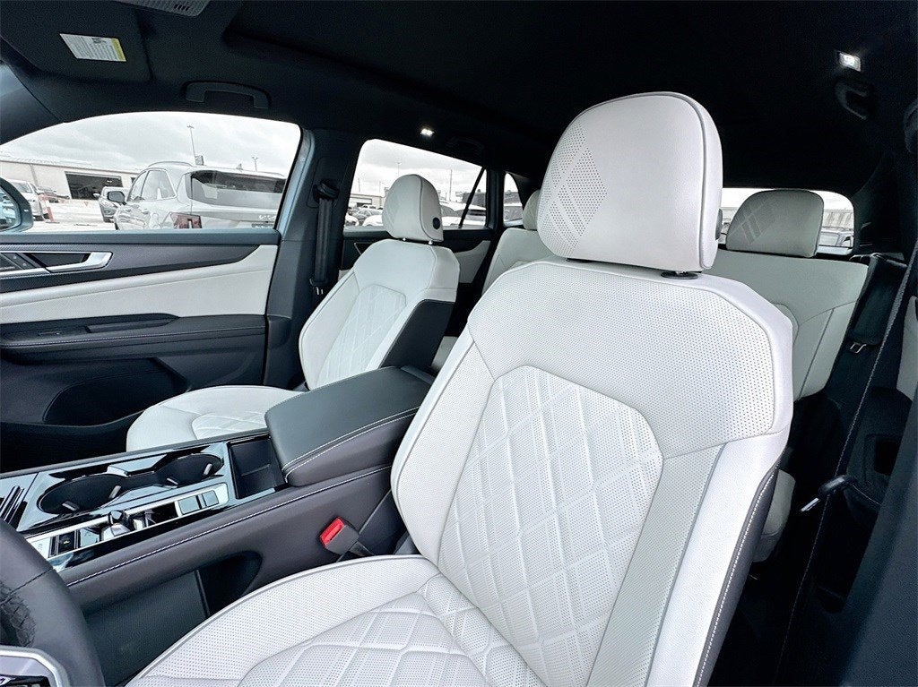 2025 Volkswagen Atlas Cross Sport 2.0T SEL Premium R-Line