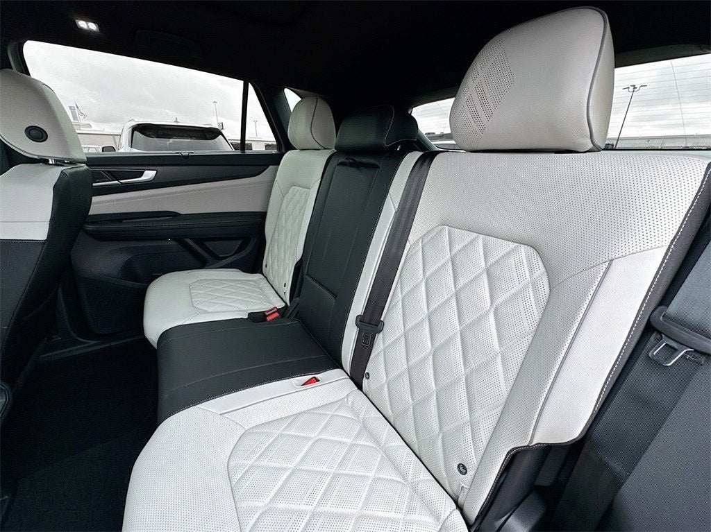 2025 Volkswagen Atlas Cross Sport 2.0T SEL Premium R-Line