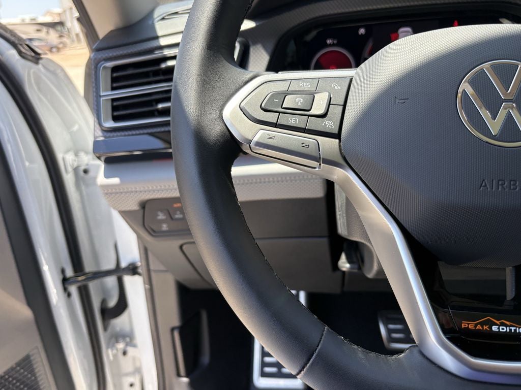 2024 Volkswagen Atlas 2.0T Peak Edition SEL