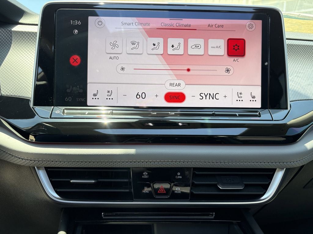 2024 Volkswagen Atlas 2.0T Peak Edition SEL