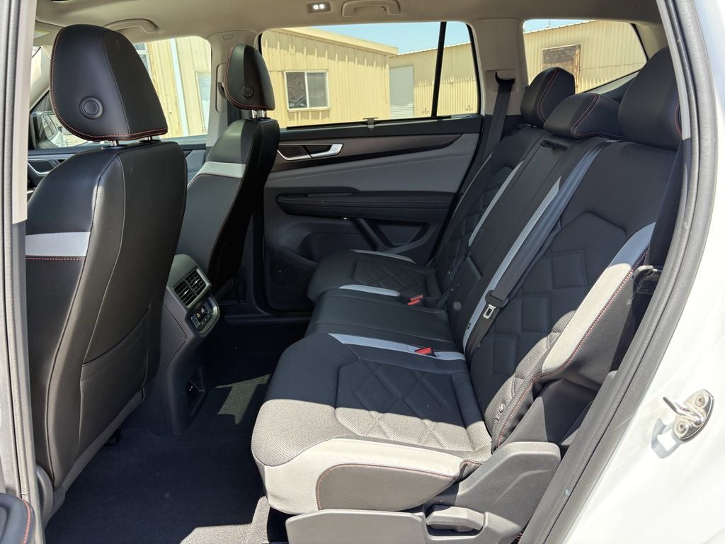 2024 Volkswagen Atlas 2.0T Peak Edition SEL