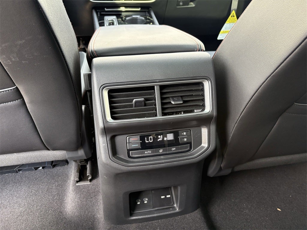 2024 Volkswagen Atlas 2.0T Peak Edition SEL