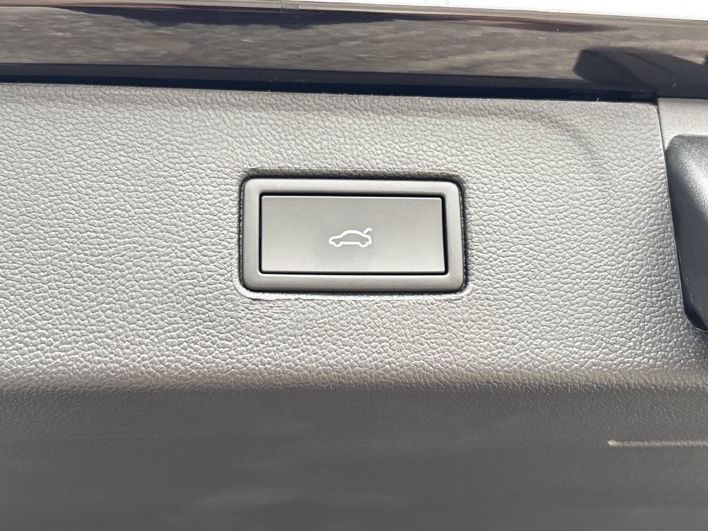 2027 Volkswagen Atlas 2.0T SE w/ Technology