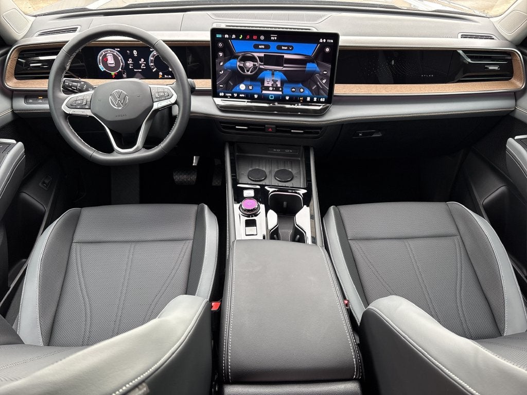2027 Volkswagen Atlas SE w/Technology