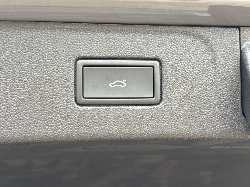 2027 Volkswagen Atlas SE w/Technology