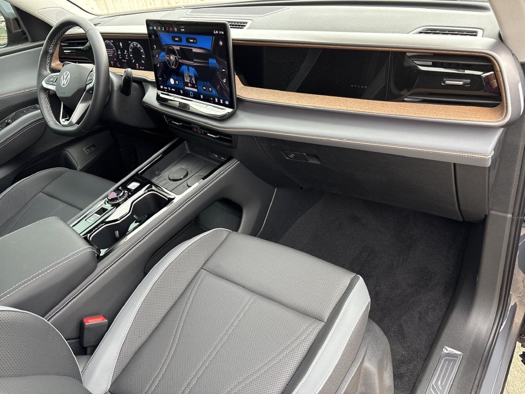 2027 Volkswagen Atlas SE w/Technology