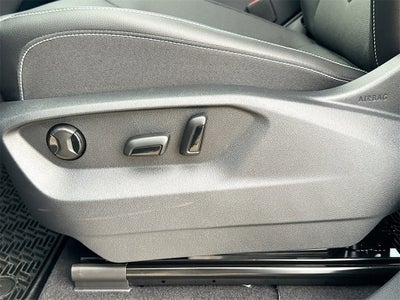 2025 Volkswagen Atlas 2.0T SE w/ Technology