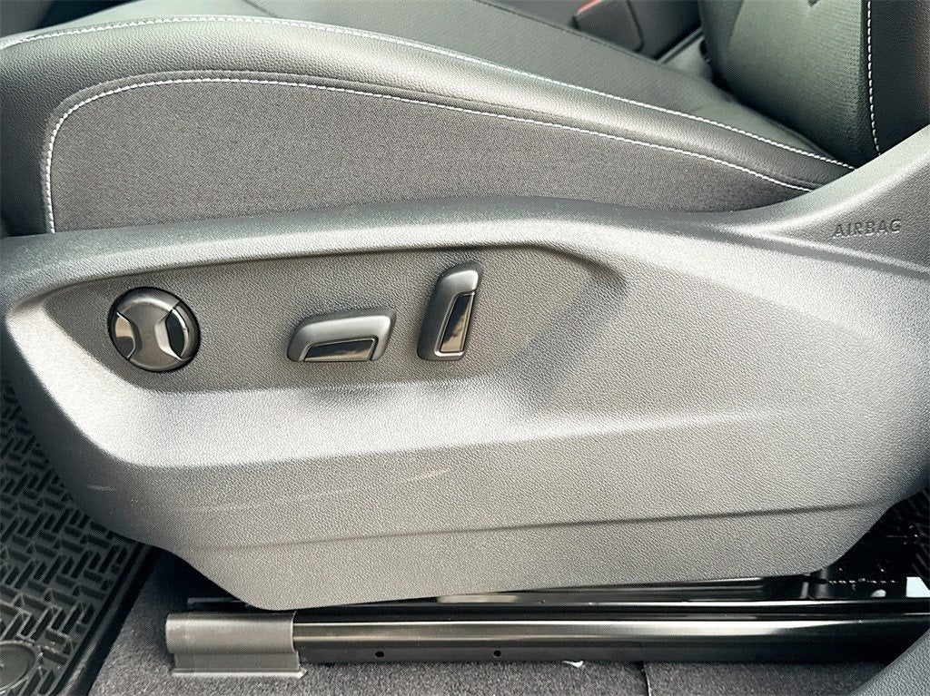 2025 Volkswagen Atlas 2.0T SE w/ Technology