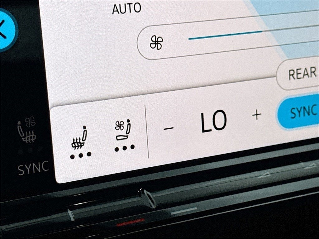 2025 Volkswagen Atlas 2.0T SE w/ Technology