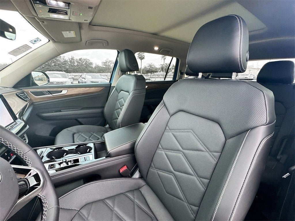 2025 Volkswagen Atlas 2.0T SE w/ Technology