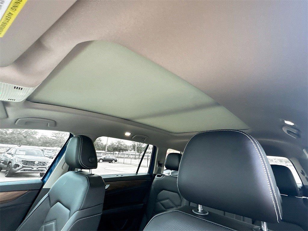 2025 Volkswagen Atlas 2.0T SE w/ Technology