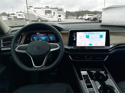 2025 Volkswagen Atlas 2.0T SE w/ Technology