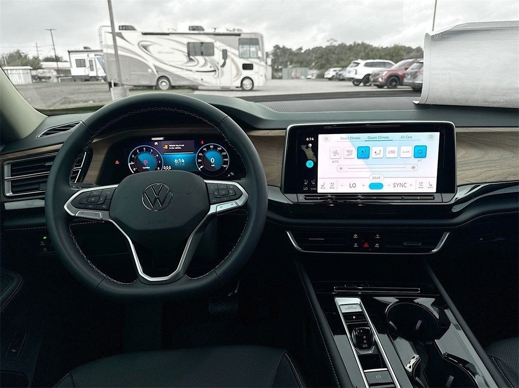 2025 Volkswagen Atlas 2.0T SE w/ Technology