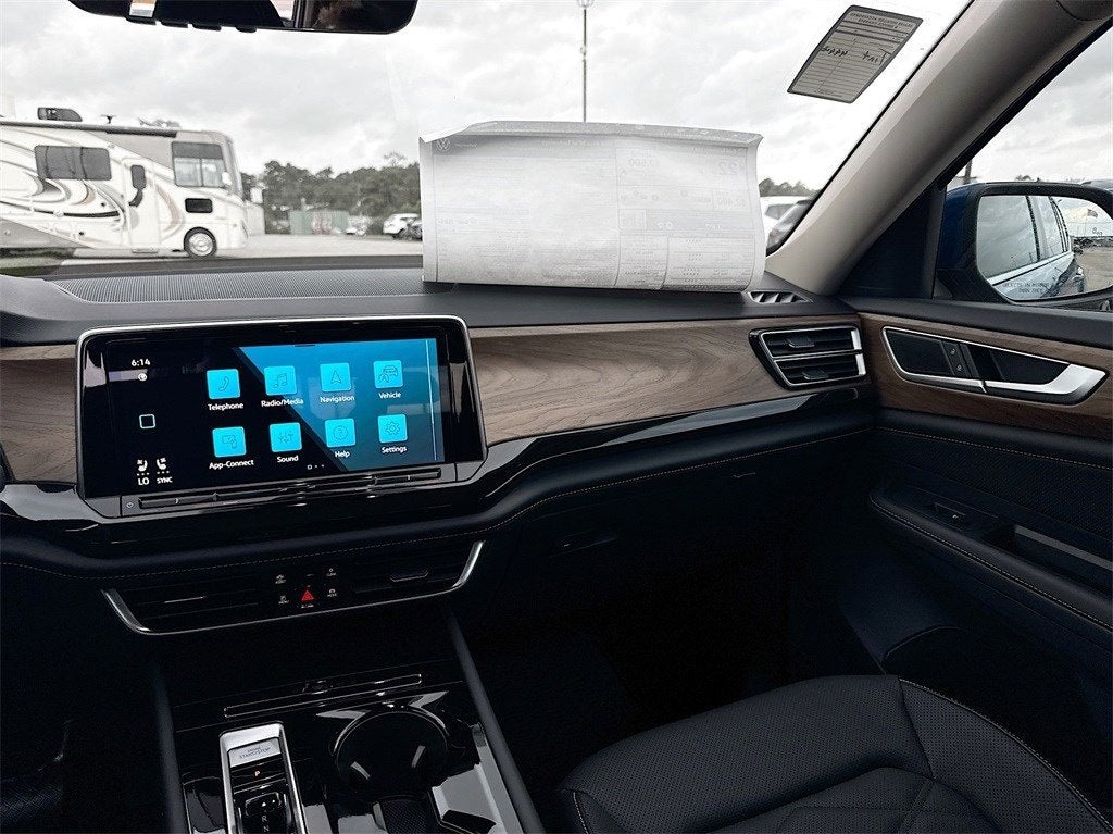 2025 Volkswagen Atlas 2.0T SE w/ Technology