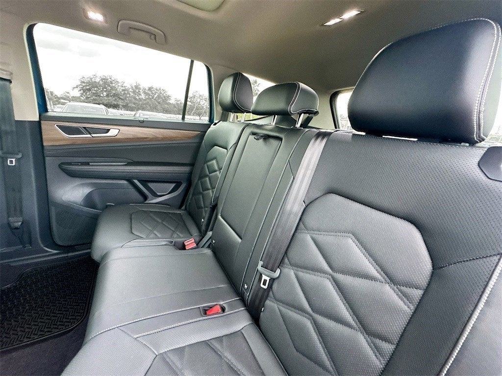 2025 Volkswagen Atlas 2.0T SE w/ Technology