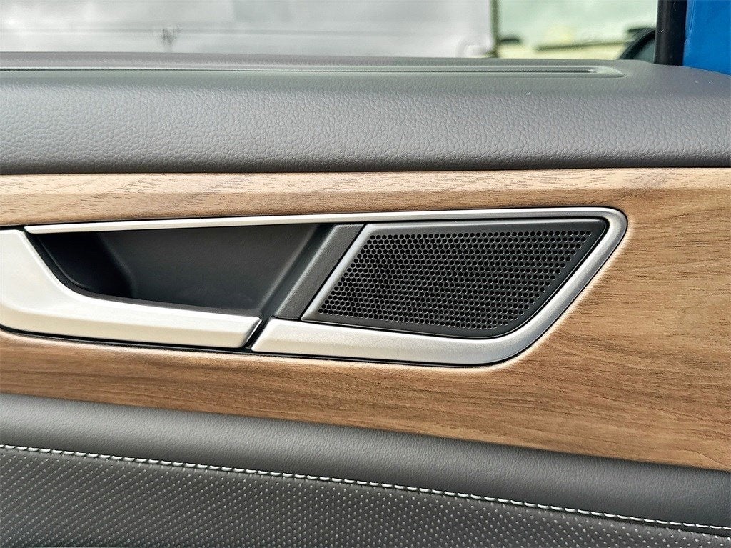 2025 Volkswagen Atlas 2.0T SE w/ Technology