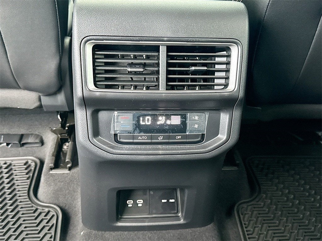 2025 Volkswagen Atlas 2.0T SE w/ Technology