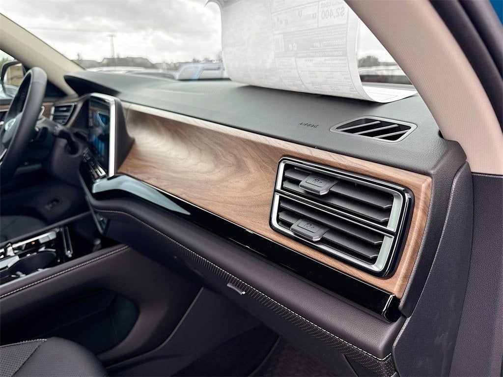 2025 Volkswagen Atlas 2.0T SE w/ Technology