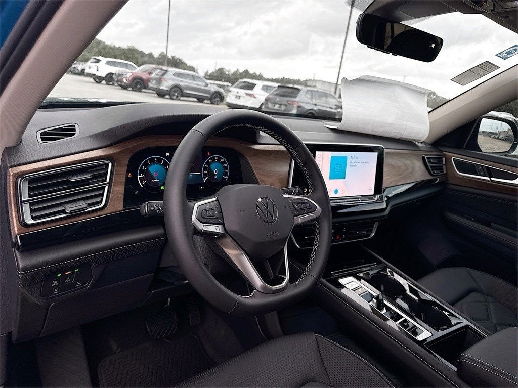 2025 Volkswagen Atlas 2.0T SE w/ Technology