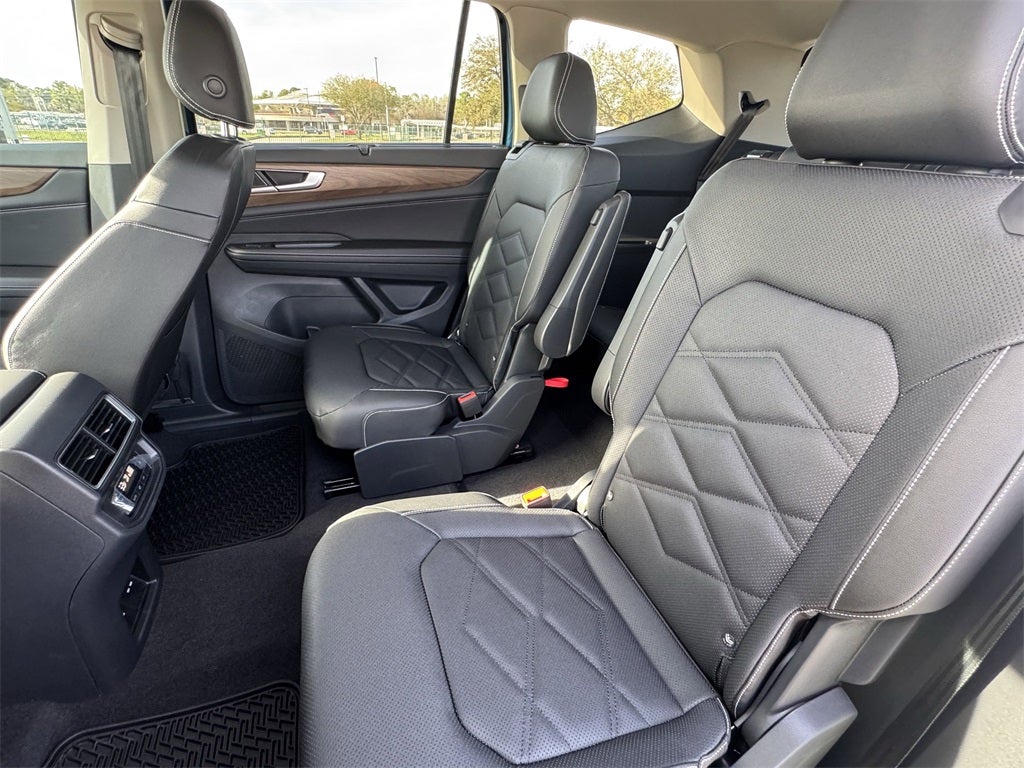 2025 Volkswagen Atlas 2.0T SE w/ Technology