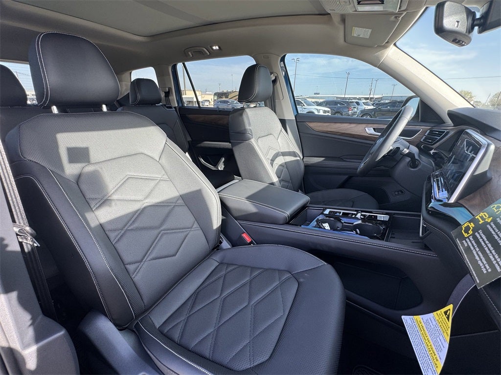 2025 Volkswagen Atlas 2.0T SE w/ Technology