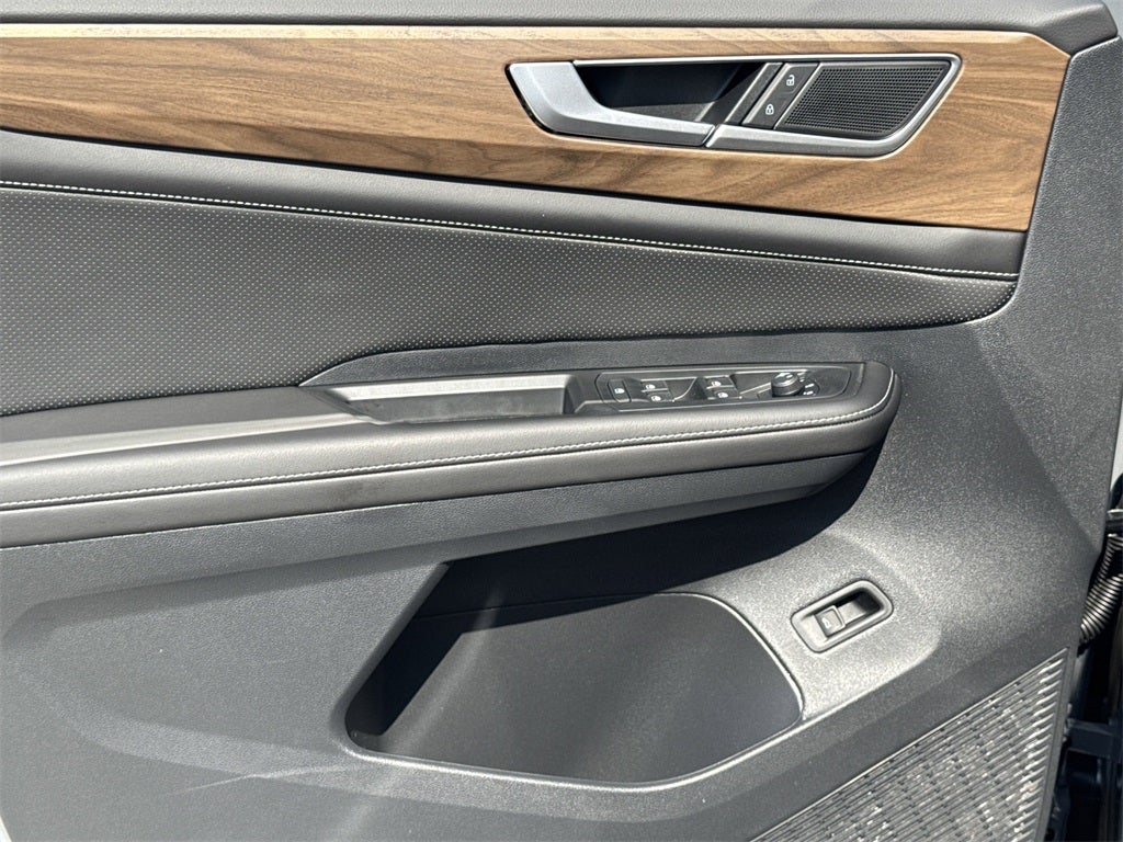 2025 Volkswagen Atlas 2.0T SE w/ Technology