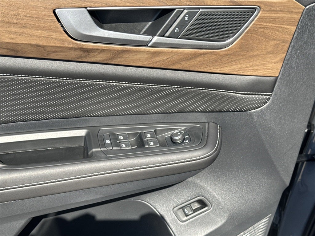 2025 Volkswagen Atlas 2.0T SE w/ Technology