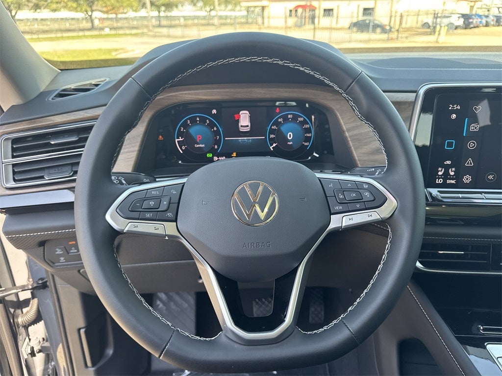 2025 Volkswagen Atlas 2.0T SE w/ Technology