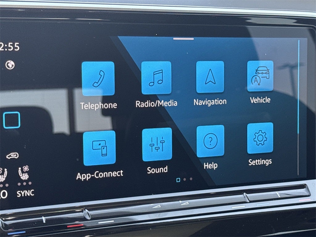 2025 Volkswagen Atlas 2.0T SE w/ Technology