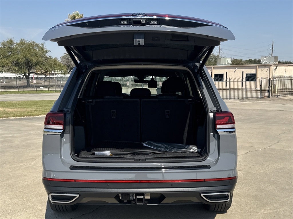 2025 Volkswagen Atlas 2.0T SE w/ Technology