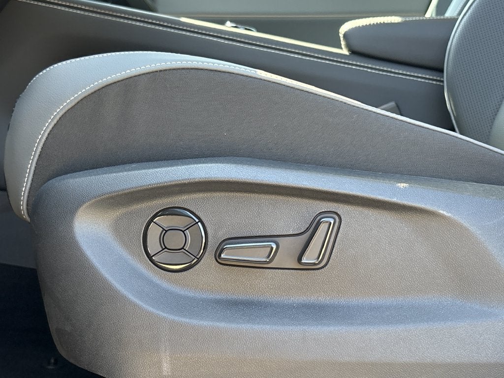 2027 Volkswagen Atlas SE w/Technology
