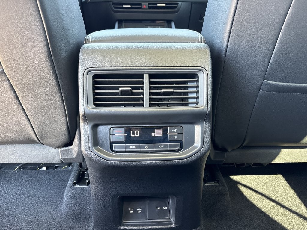 2027 Volkswagen Atlas SE w/Technology