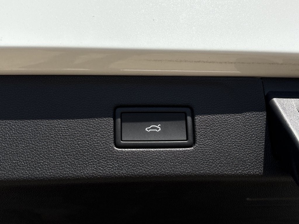 2027 Volkswagen Atlas SE w/Technology