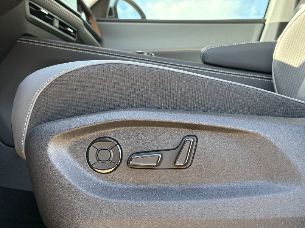 2027 Volkswagen Atlas SE w/Technology