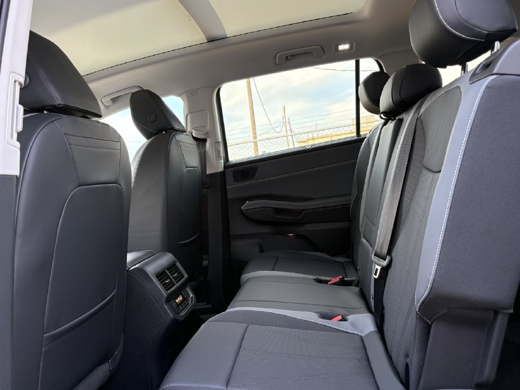 2027 Volkswagen Atlas SE w/Technology