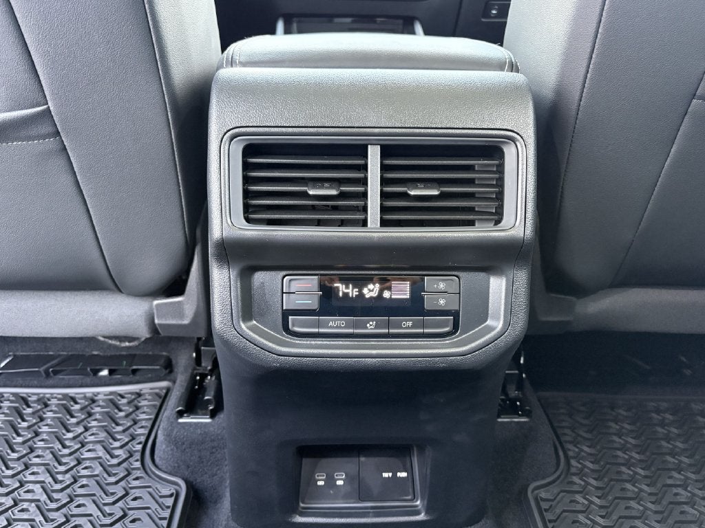2027 Volkswagen Atlas SE w/Technology