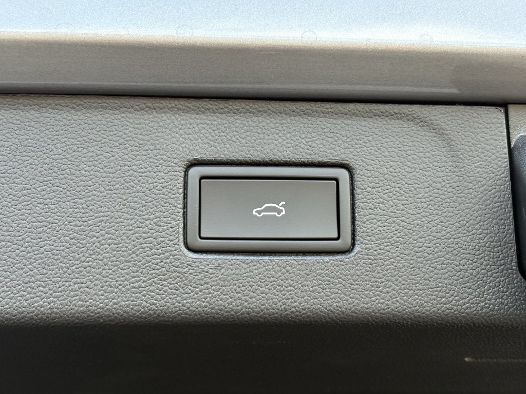 2027 Volkswagen Atlas SE w/Technology