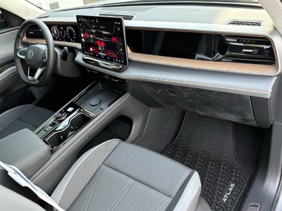 2027 Volkswagen Atlas SE w/Technology