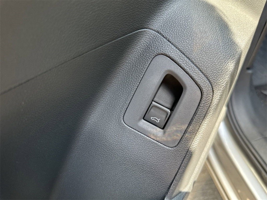 2023 Volkswagen Atlas Cross Sport 2.0T SE w/ Technology