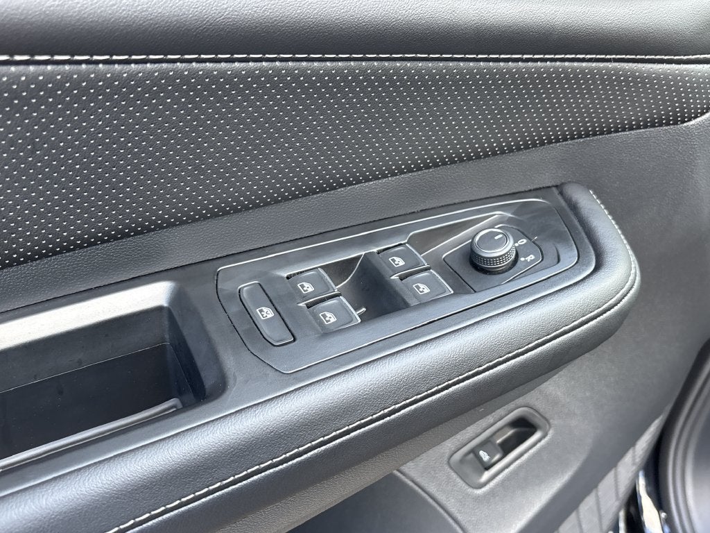 2026 Volkswagen Atlas Cross Sport SE w/Technology