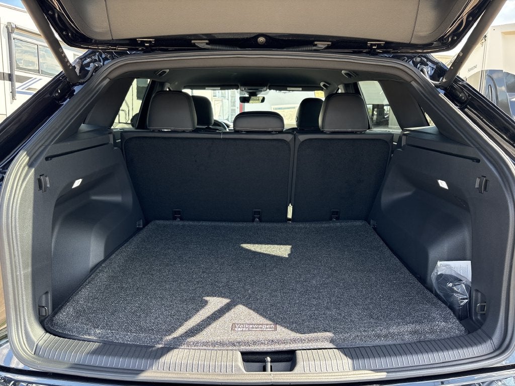 2026 Volkswagen Atlas Cross Sport SE w/Technology