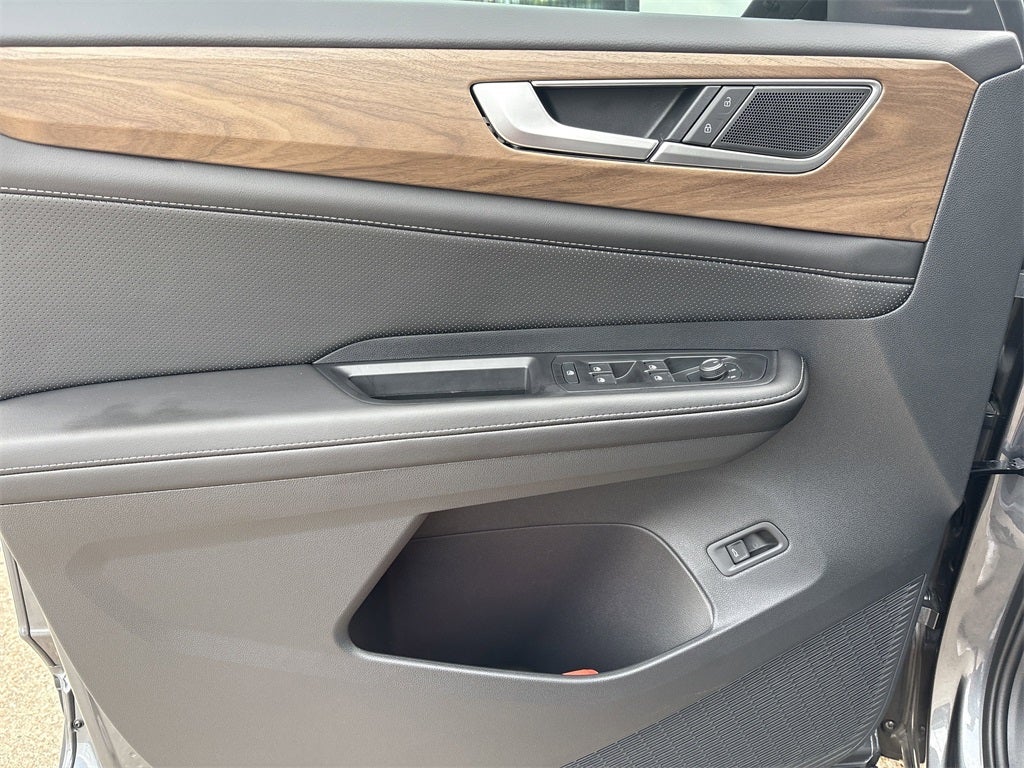 2025 Volkswagen Atlas 2.0T SE w/ Technology