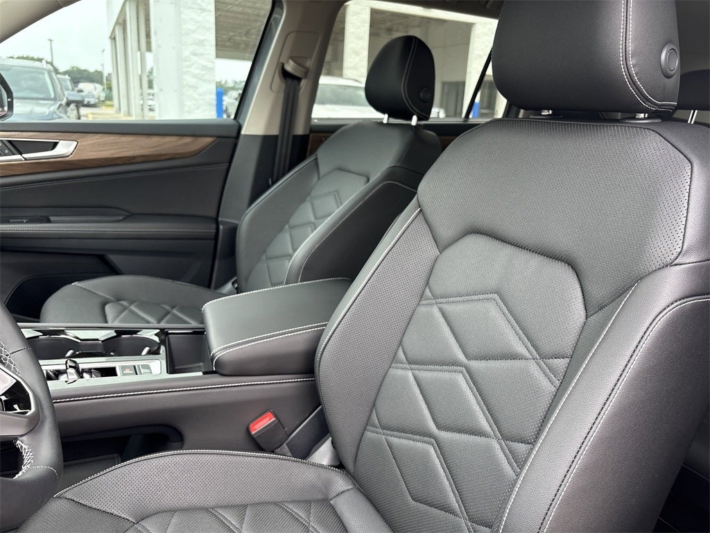 2025 Volkswagen Atlas 2.0T SE w/ Technology