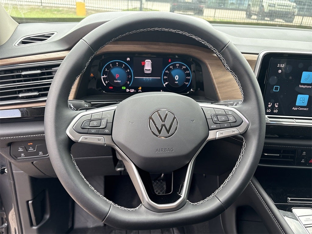 2025 Volkswagen Atlas 2.0T SE w/ Technology