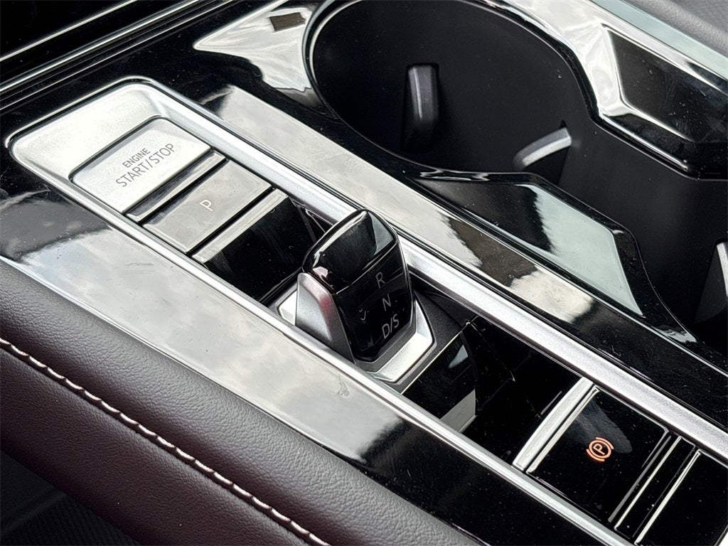 2025 Volkswagen Atlas 2.0T SE w/ Technology